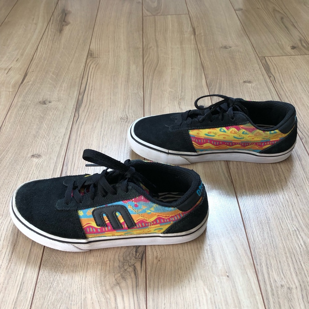 Girl’s Etnies Calli Vulc Black Suede Canvas Print Shoes Sneakers Size 2